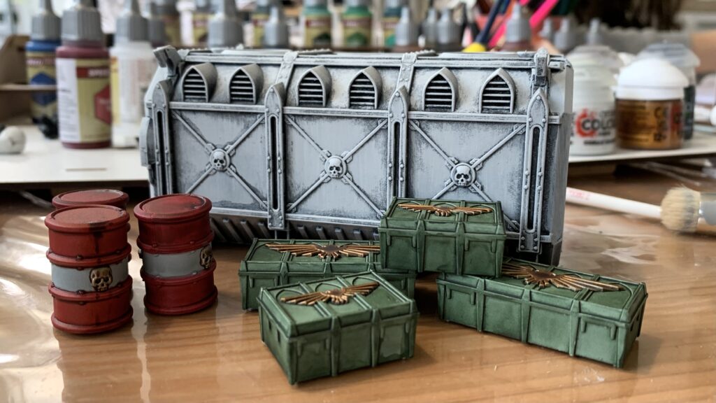 Munnitorum Armoured Container en cours de peinture